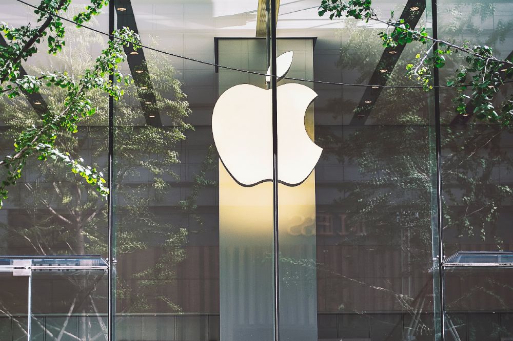 Can you trademark a store design. Apple wins.